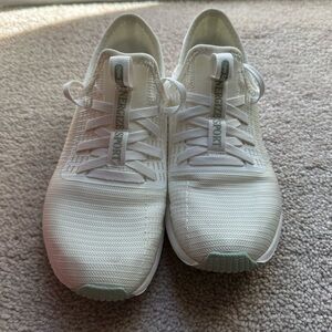 Women's New Balance DynaSoft Nergize Sport v2 Sneakers Shoes EUC in box